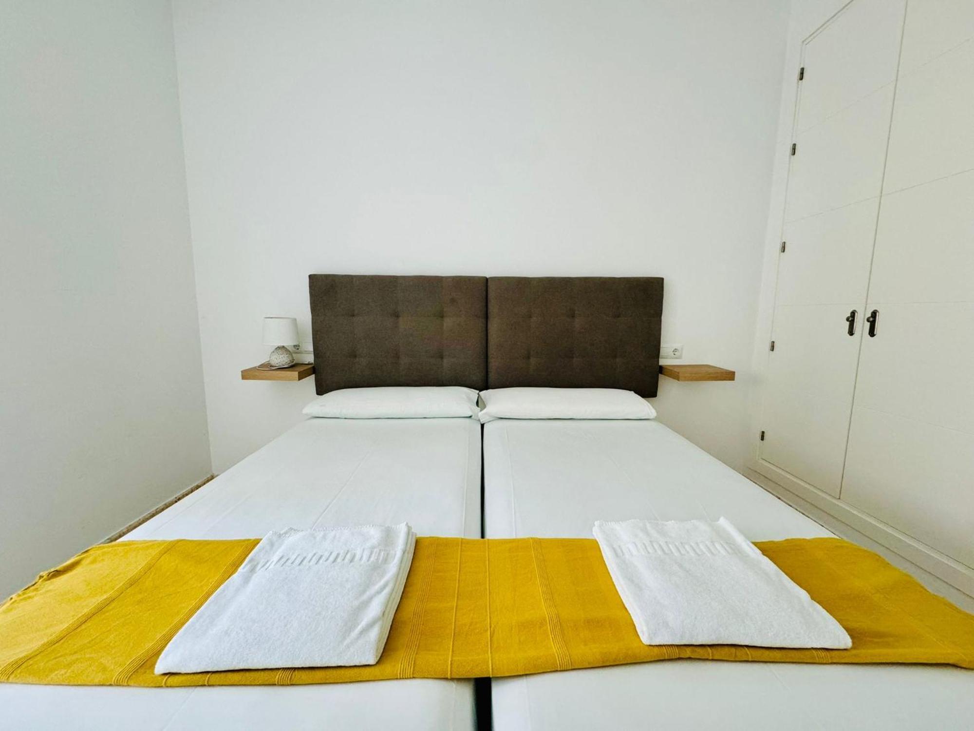 Apartamentos La Muralla Grupo Ac Gestion Cádiz Exteriör bild